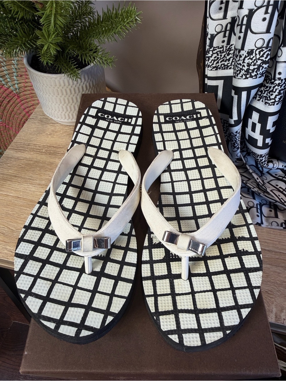 COACH Flip Flops Sandals Black and White with Bow Size 7-8